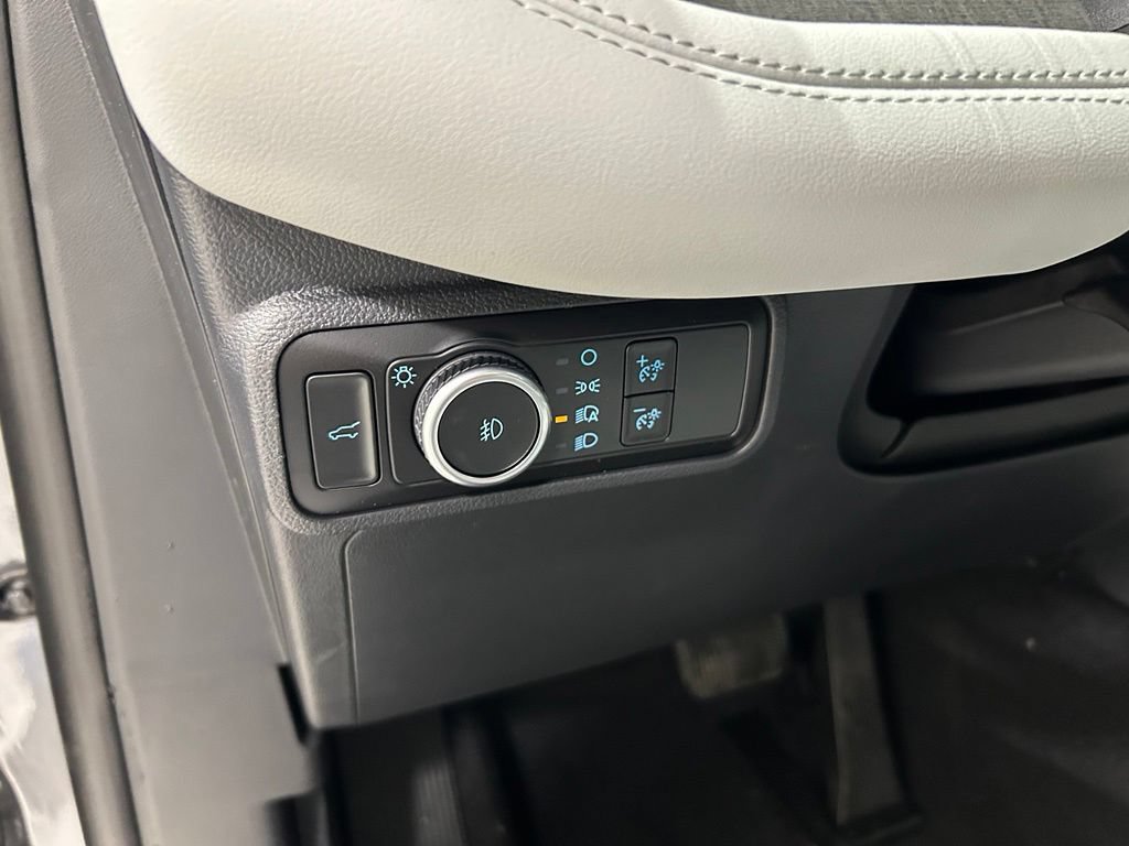 New 2026 Ford Explorer Platinum w/ LUX Leather Package AWD/4WD image 13