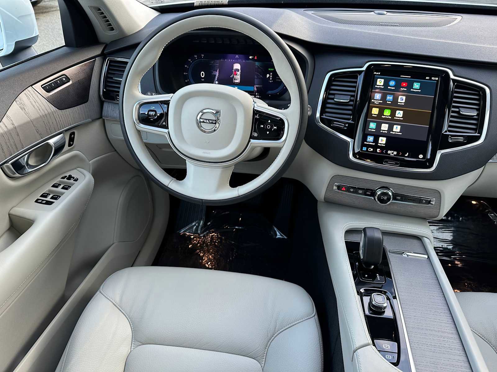 Used 2025 Volvo XC90 T8 Plus w/ Protection Package Premier image 18