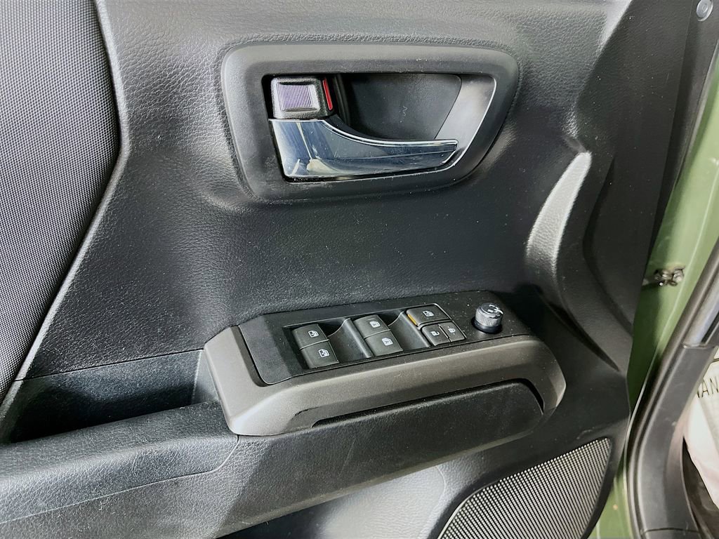 Used 2022 Toyota Tacoma TRD Off-Road image 23