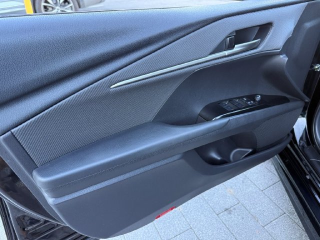 Used 2025 Toyota Camry SE FWD image 9