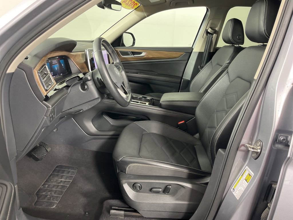 Used 2024 Volkswagen Atlas SE image 24
