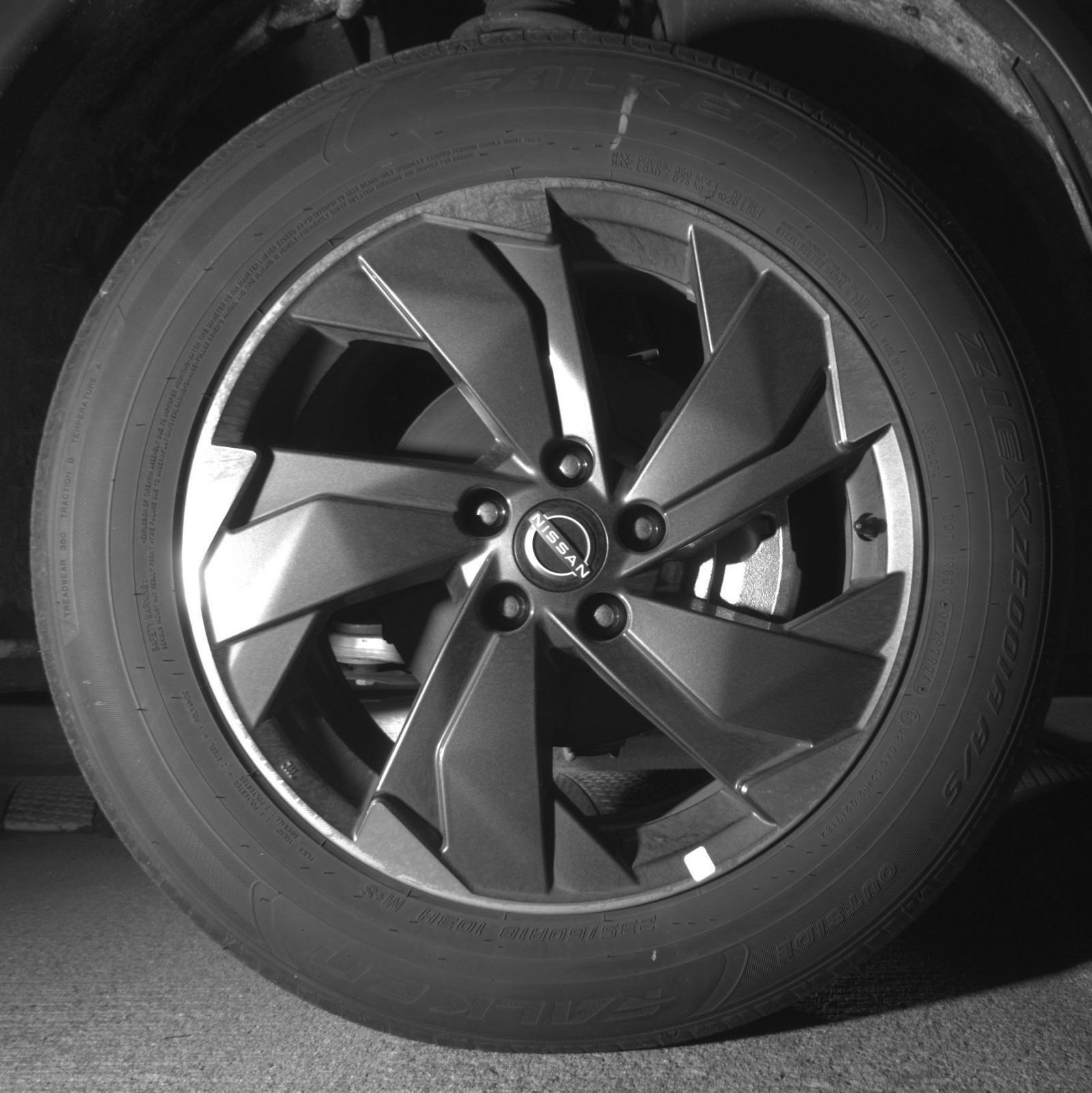 Used 2025 Nissan Rogue SV FWD image 15
