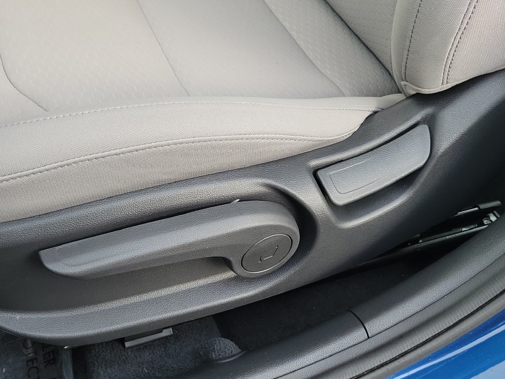 Used 2020 Hyundai Elantra SE FWD image 17