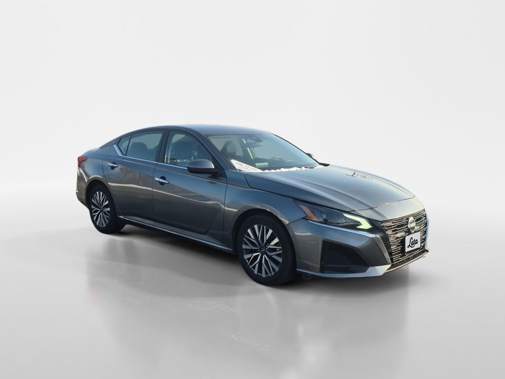 Used 2023 Nissan Altima 2.5 SV image 2