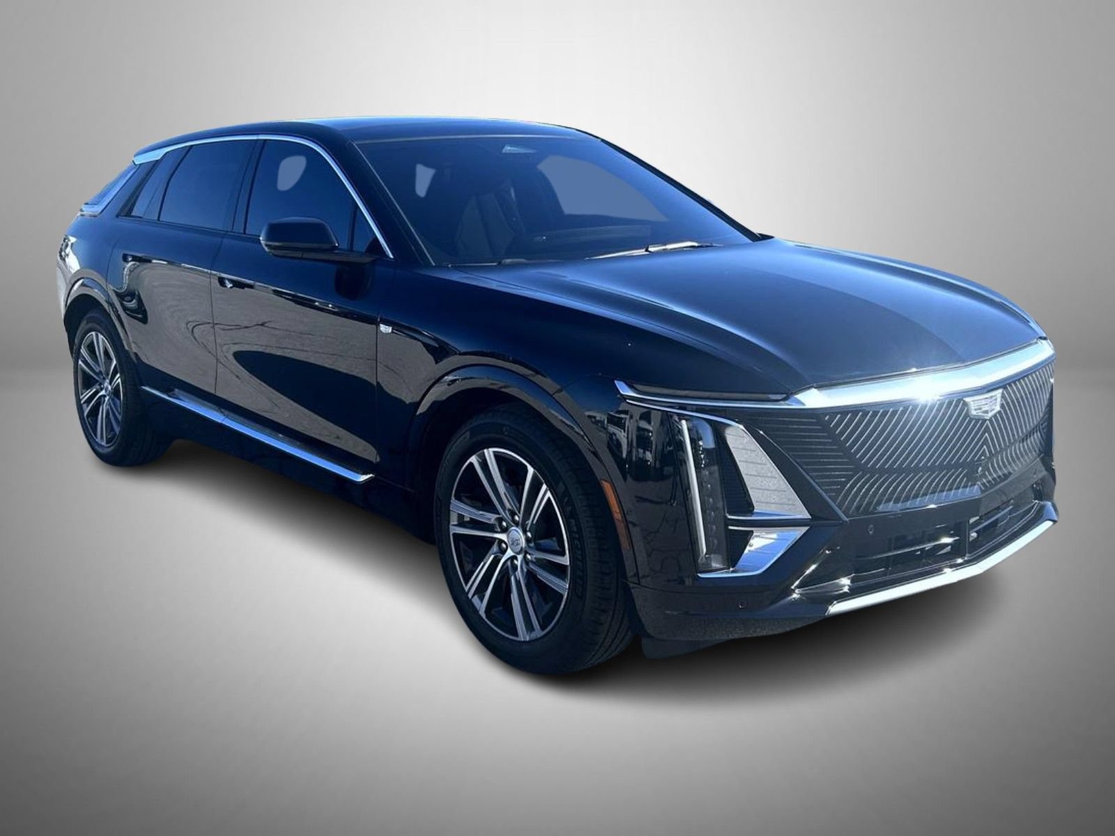 Certified 2024 Cadillac Lyriq Luxury AWD/4WD image 3