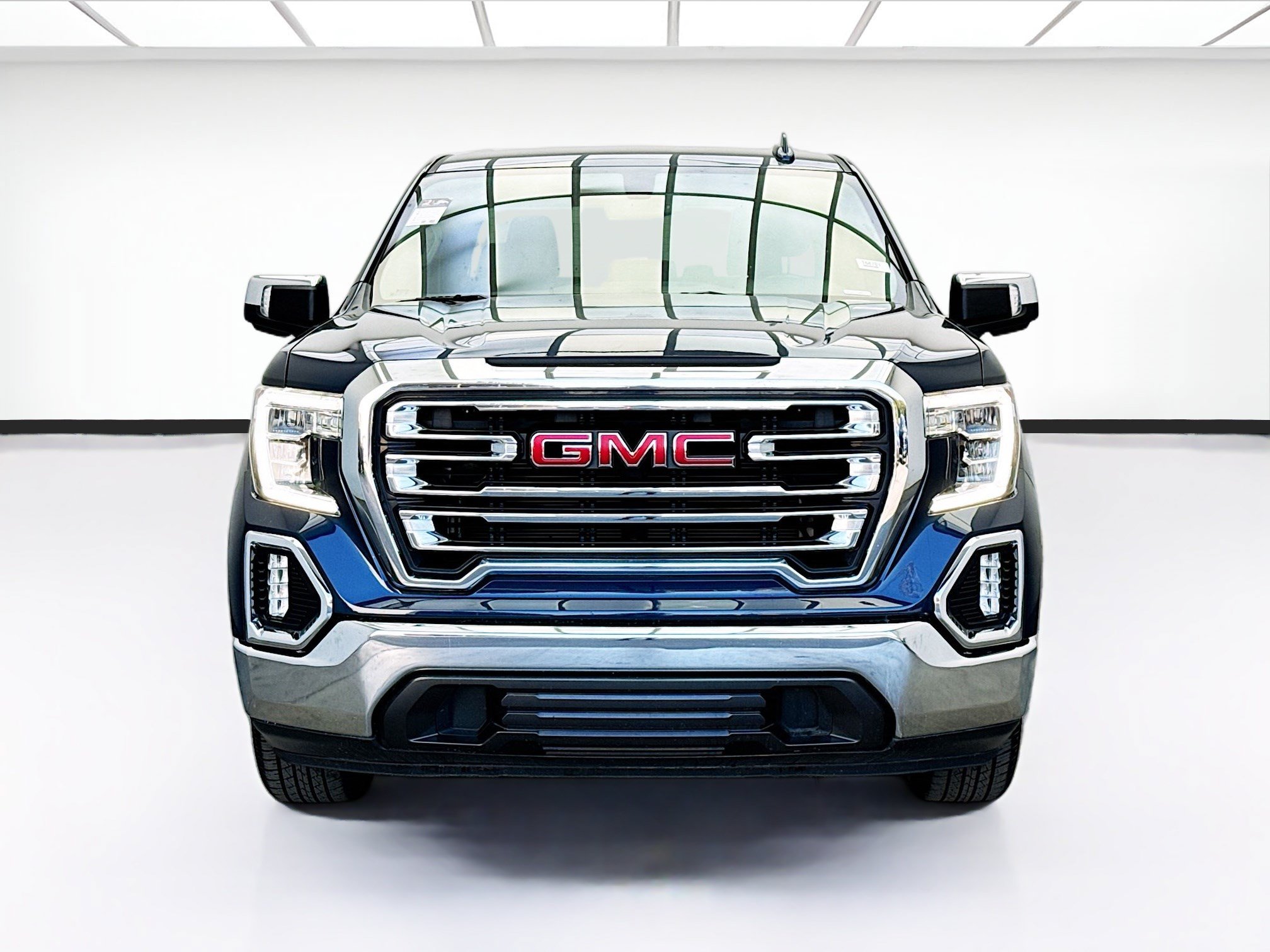Used 2021 GMC Sierra 1500 SLT RWD image 2