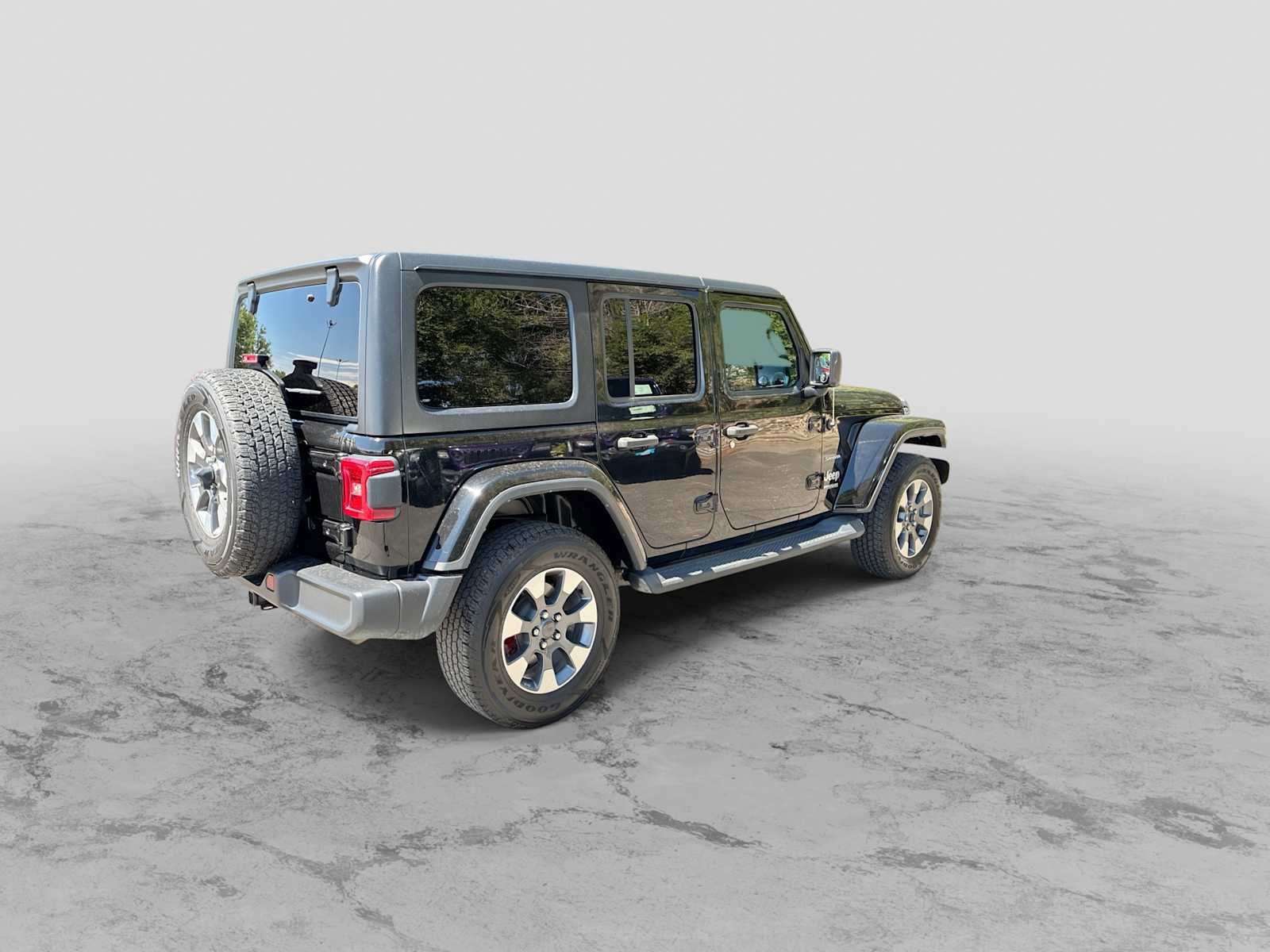 Used 2022 Jeep Wrangler Unlimited Sahara w/ LED Lighting Group AWD/4WD image 8