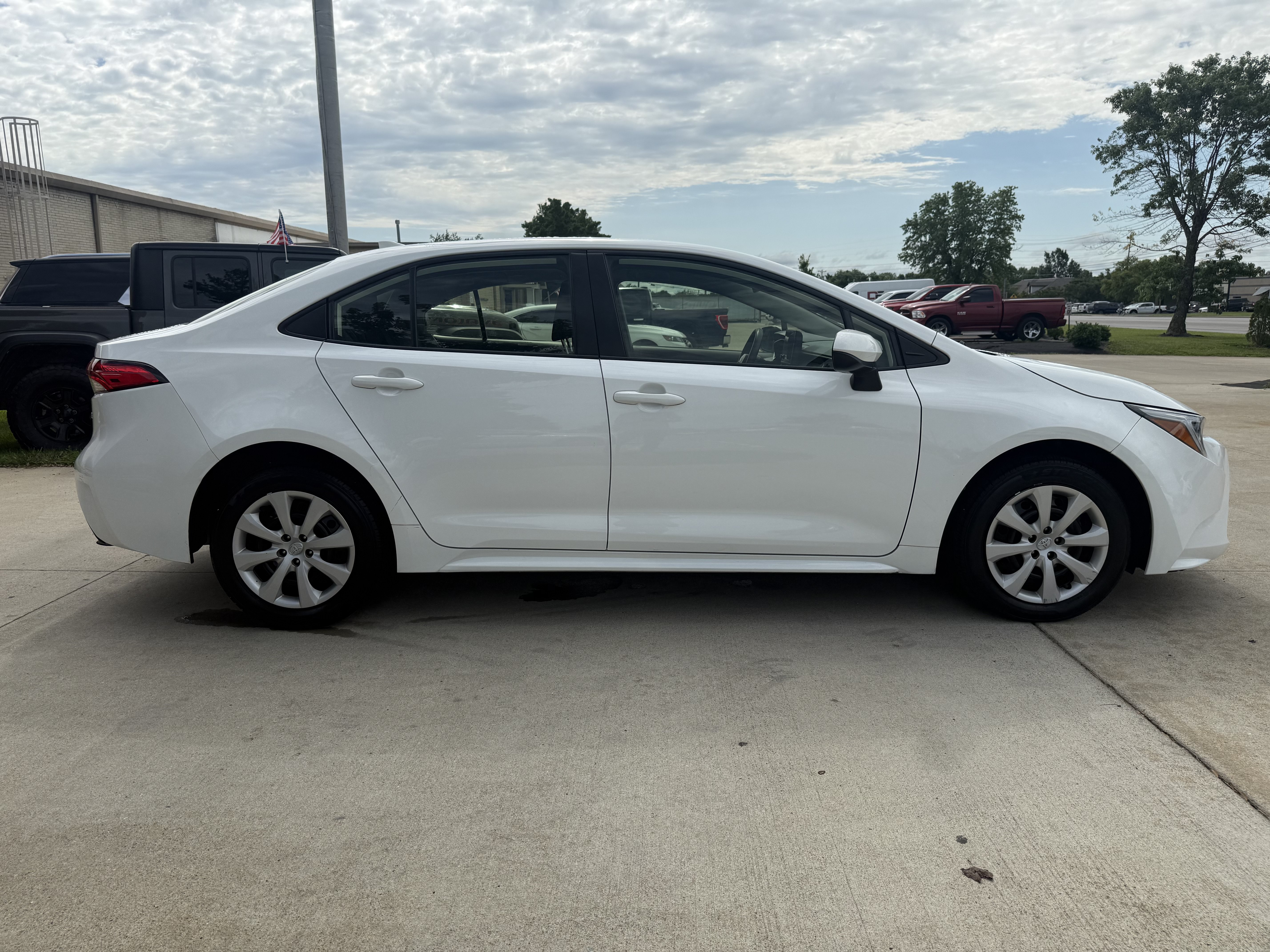 Used 2024 Toyota Corolla LE FWD image 8