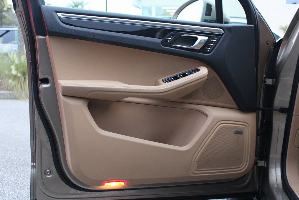 Used 2018 Porsche Macan image 18