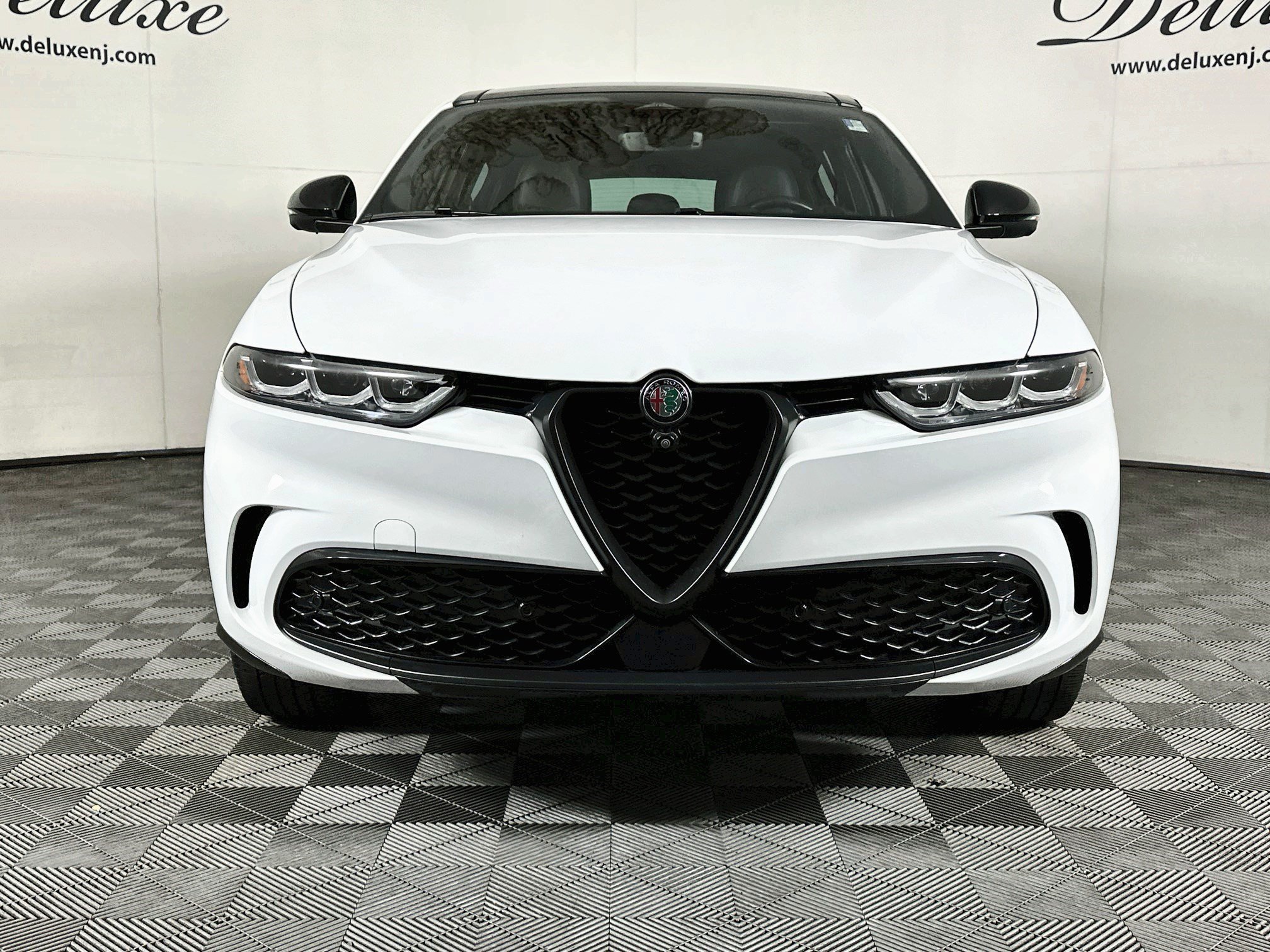 Used 2024 Alfa Romeo Tonale Veloce w/ Active Assist Package AWD/4WD image 2