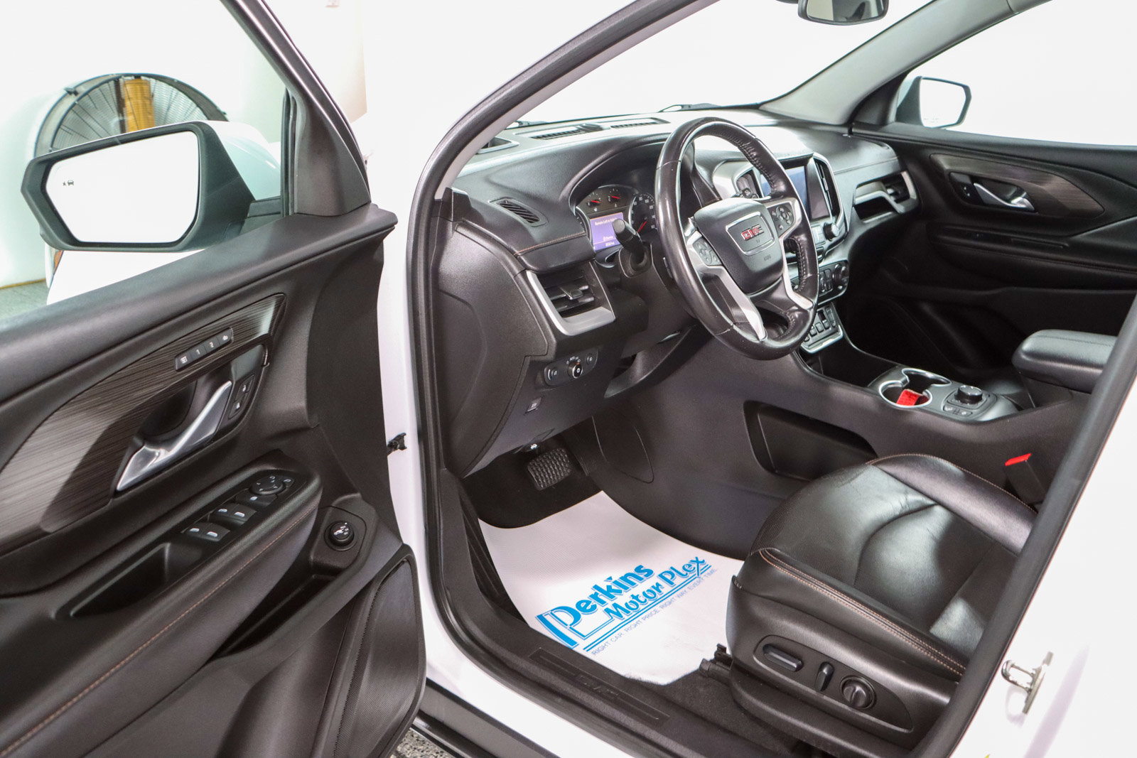 Used 2019 GMC Terrain SLT w/ Preferred Package image 3