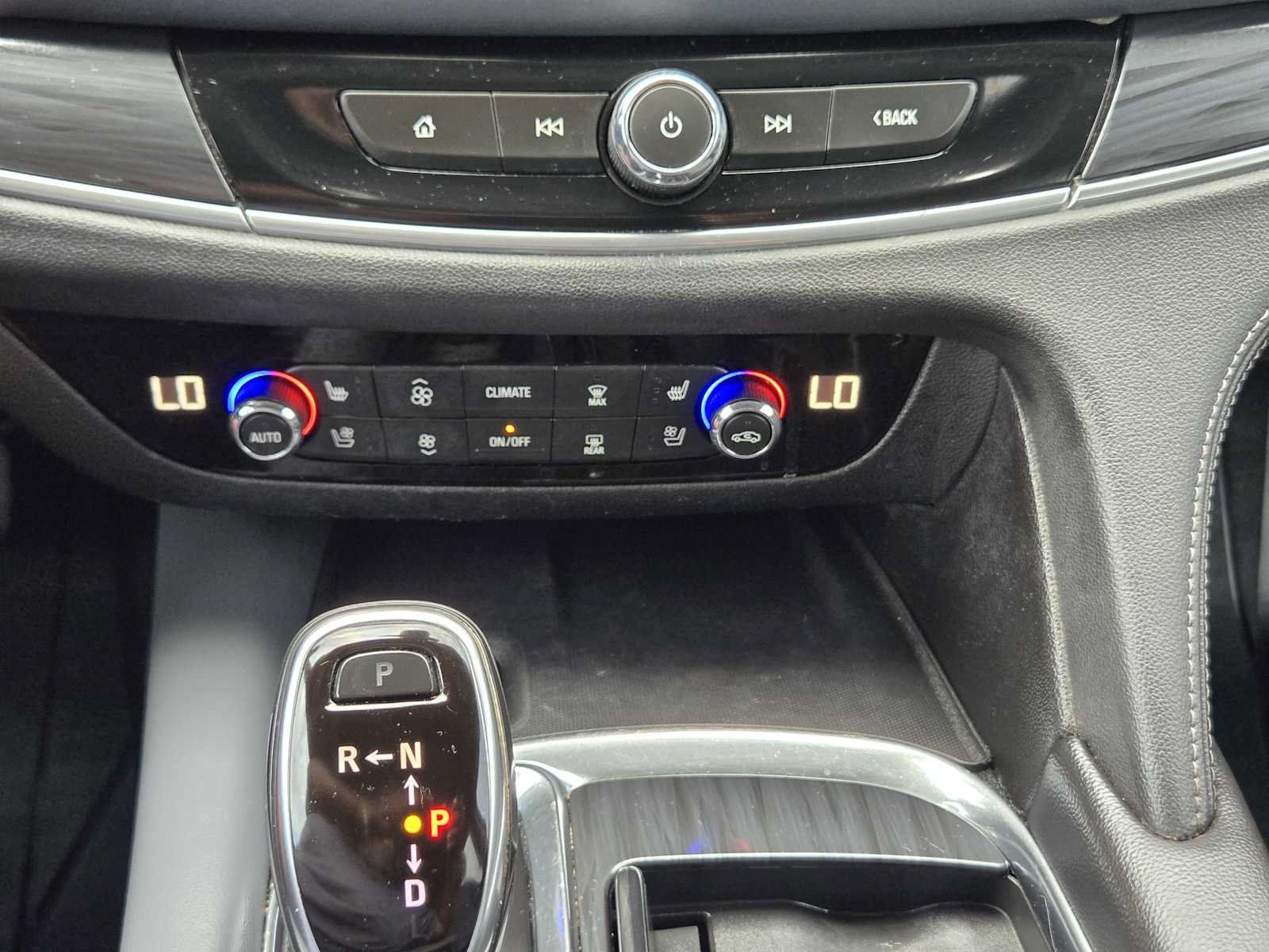 Used 2020 Buick Enclave Premium w/ Sun and Sites Package FWD image 19