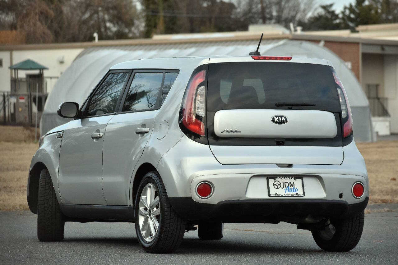 Used 2018 Kia Soul + FWD image 7