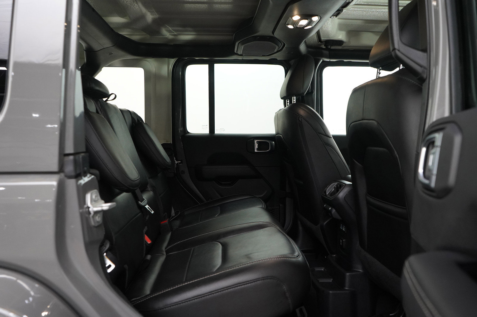 Used 2023 Jeep Wrangler Unlimited Sahara w/ Cold Weather Group image 11