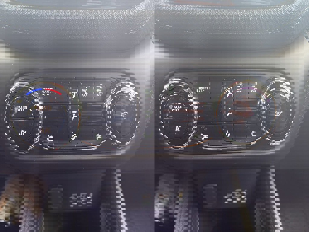 Used 2023 Chevrolet TrailBlazer LT w/ Convenience Package image 9