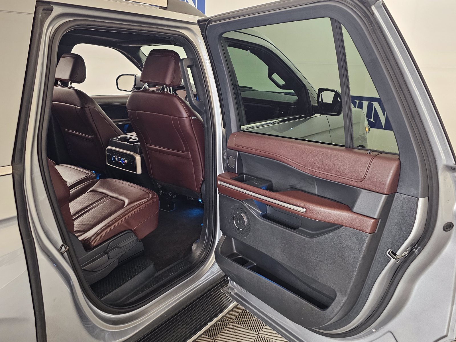 Used 2022 Ford Expedition Max Limited AWD/4WD image 28