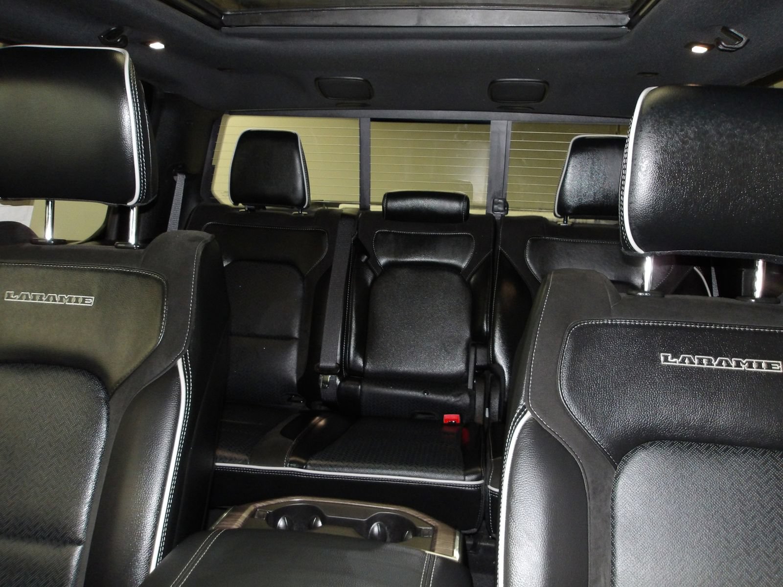 Used 2025 RAM 1500 Laramie AWD/4WD image 10