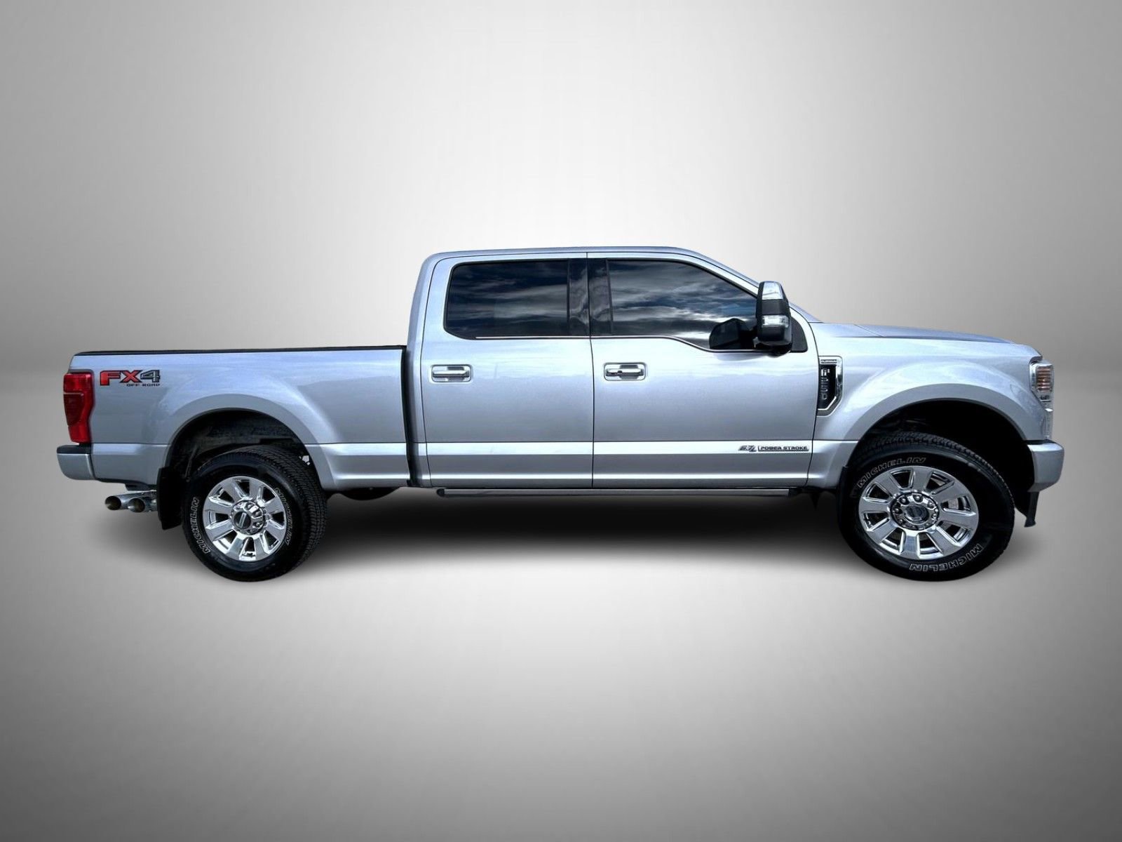 Used 2022 Ford F250 Platinum w/ FX4 Off-Road Package image 4