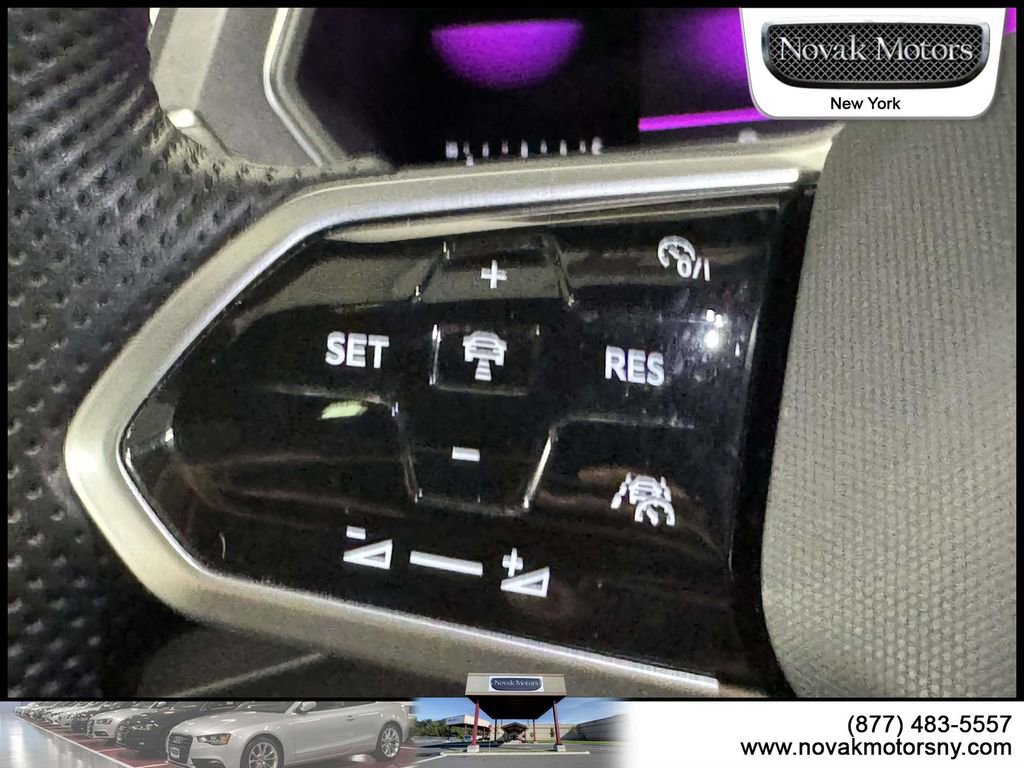Used 2022 Volkswagen Tiguan SE R-Line AWD/4WD image 16