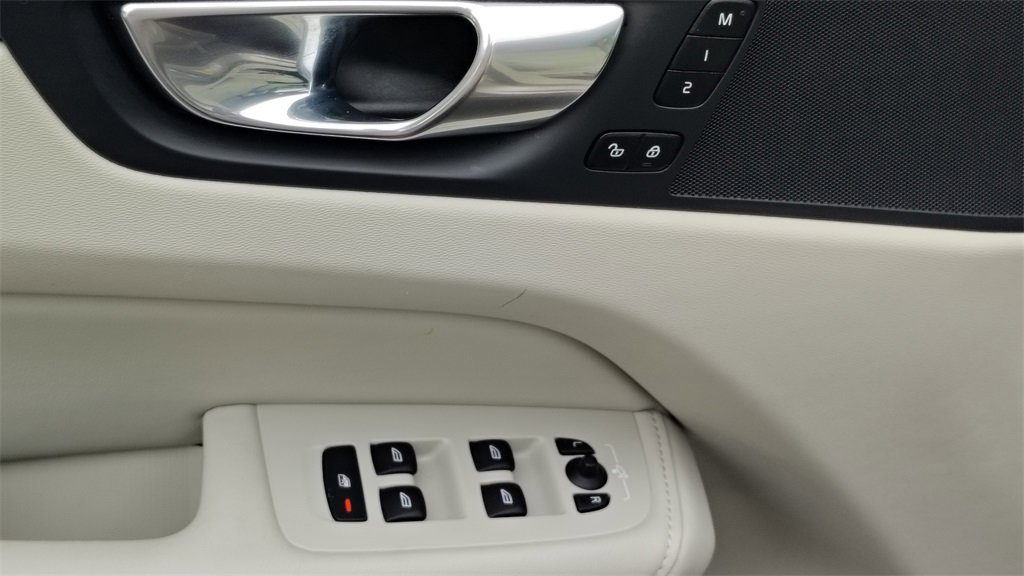 Certified 2023 Volvo XC60 B5 Core w/ Climate Package image 9