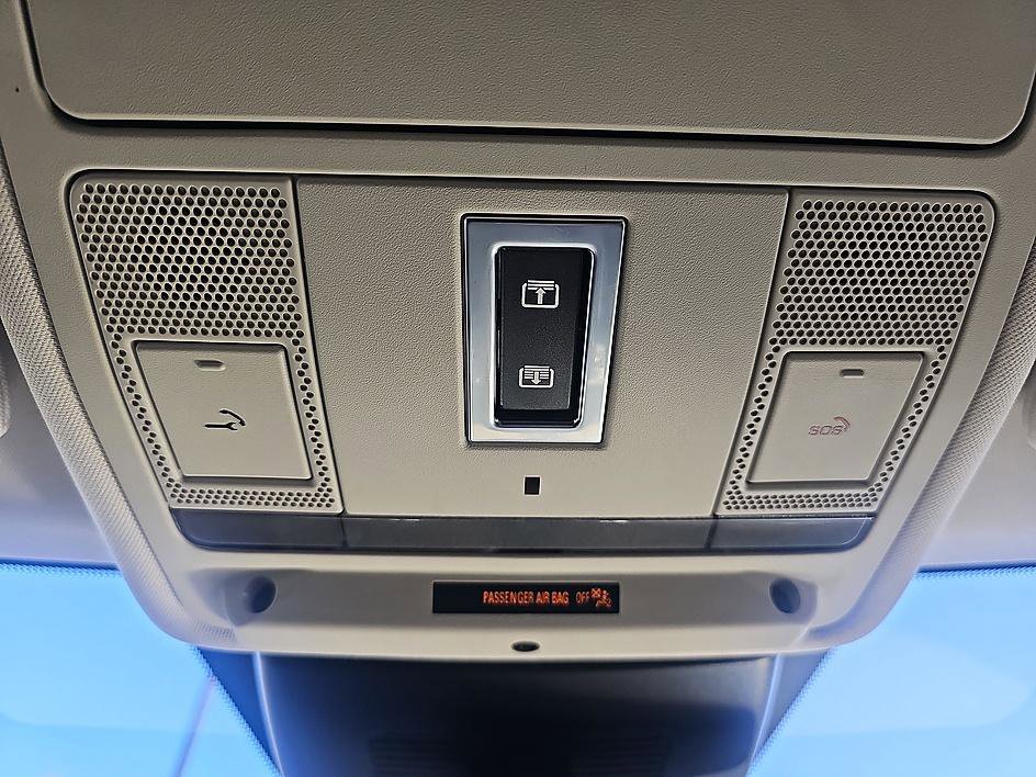 Used 2017 Land Rover Range Rover Evoque SE Premium image 27