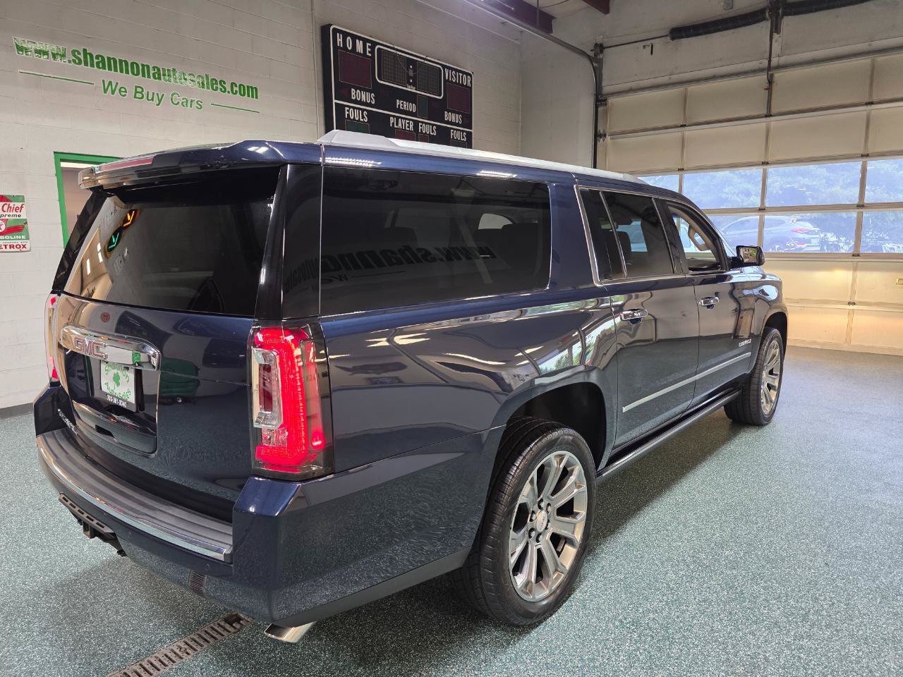 Used 2017 GMC Yukon XL Denali w/ Open Road Package AWD/4WD image 6