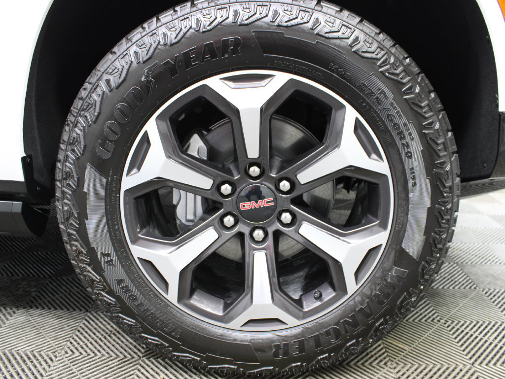 Used 2026 GMC Yukon AT4 Ultimate w/ LPO, Floor Liner Package AWD/4WD image 13