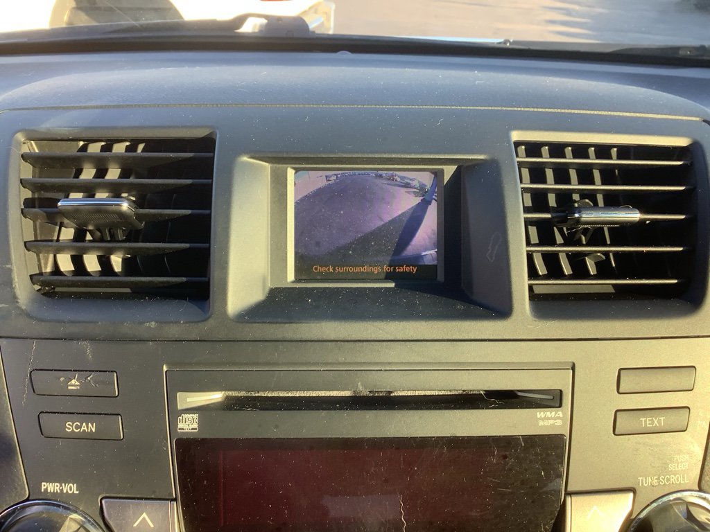 Used 2012 Toyota Highlander SE image 18