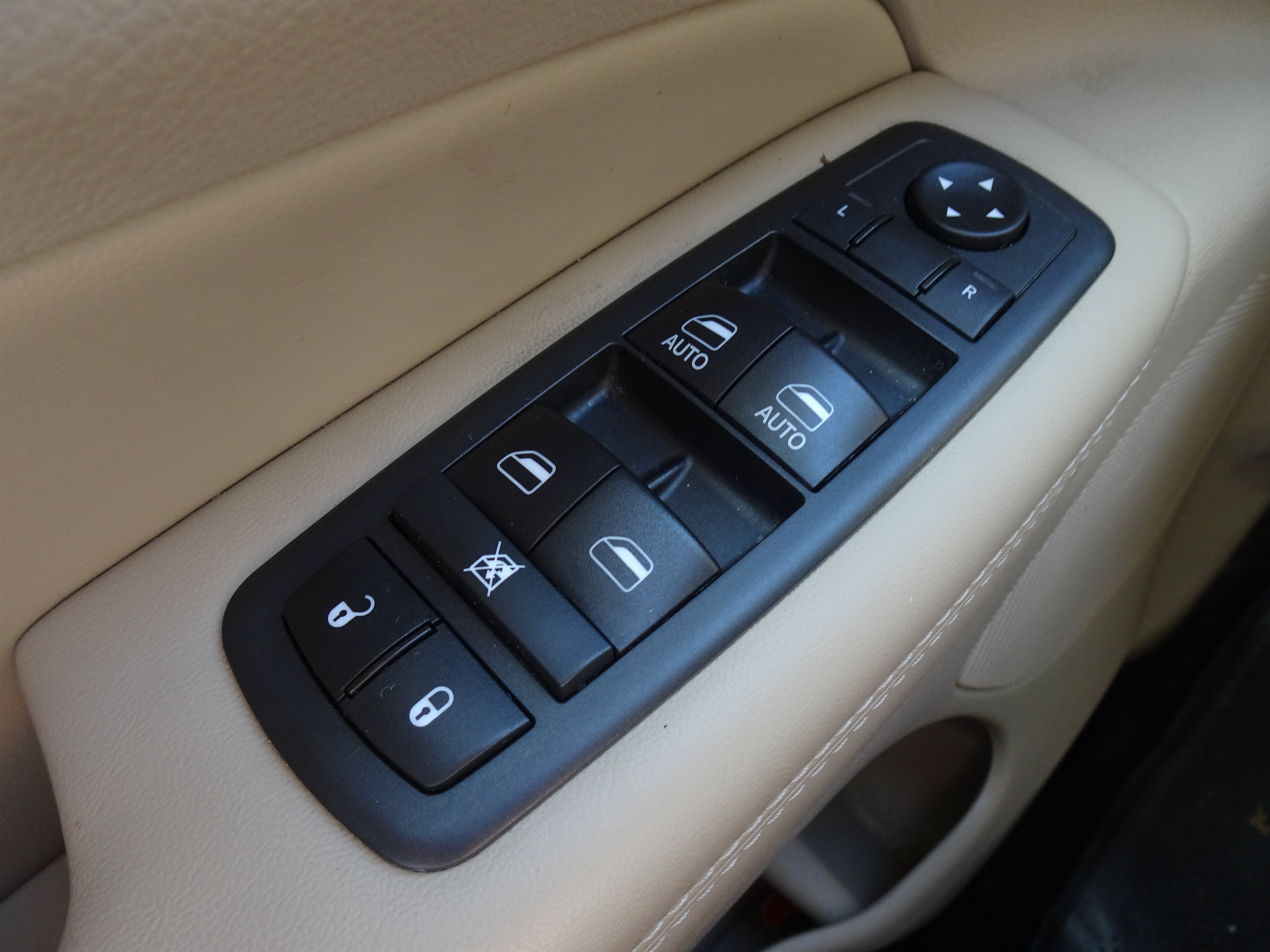 Used 2019 Jeep Grand Cherokee Limited AWD/4WD image 23