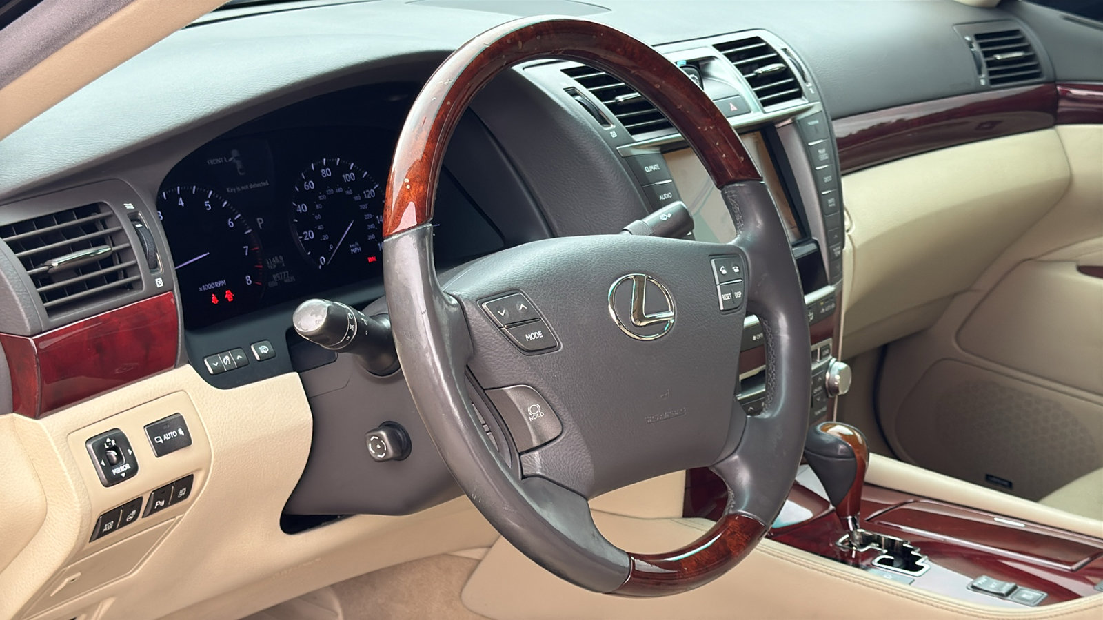 Used 2011 Lexus LS 460 w/ Comfort Pkg image 10