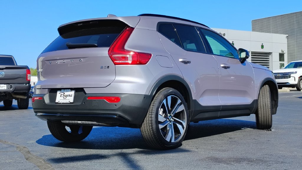 New 2026 Volvo XC40 B5 Ultra w/ Climate Package AWD/4WD image 3