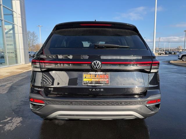 Used 2025 Volkswagen Taos SE FWD image 6