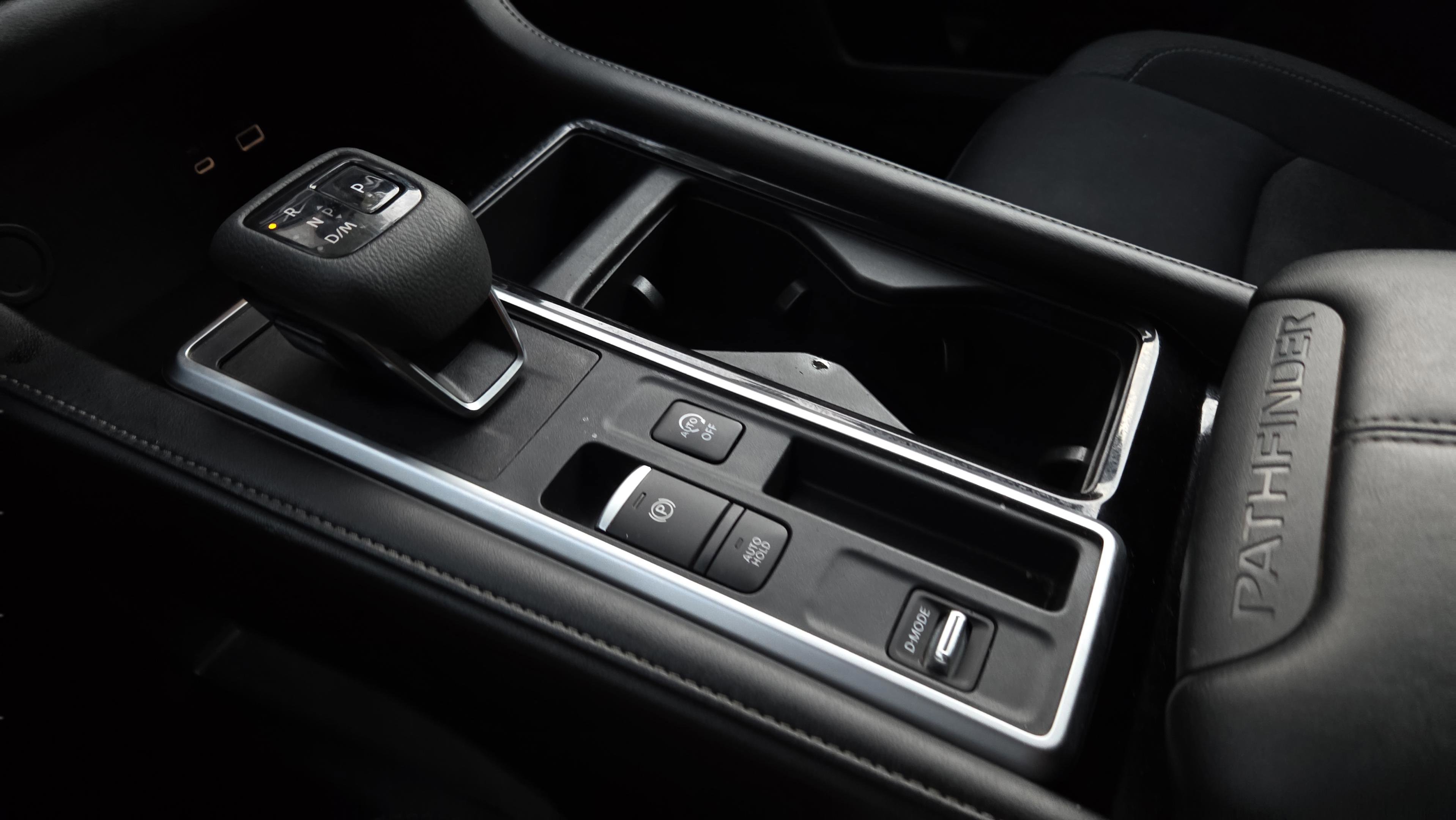 Used 2024 Nissan Pathfinder SV image 28