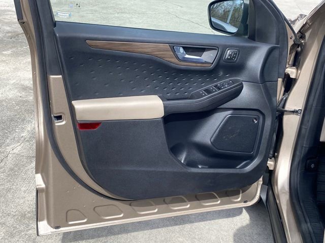 Used 2020 Ford Escape Titanium image 22