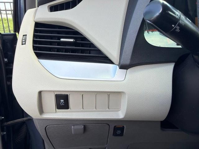 Used 2017 Toyota Sienna LE FWD image 17