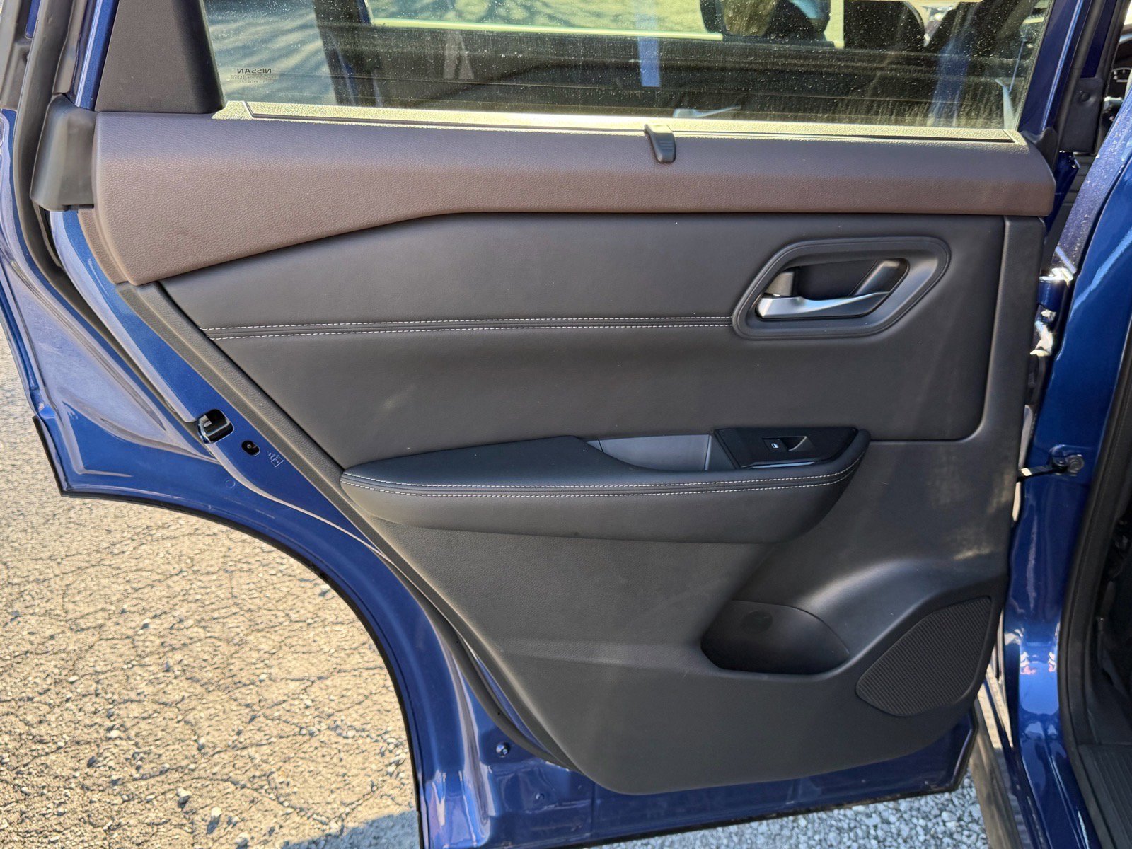 Used 2023 Nissan Rogue SV w/ SV Premium B Package image 17