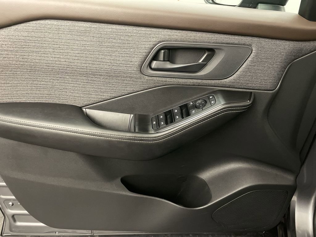 Used 2021 Nissan Rogue S image 15