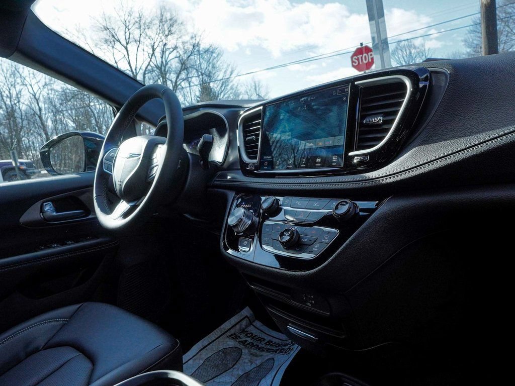 New 2026 Chrysler Pacifica Select FWD image 43