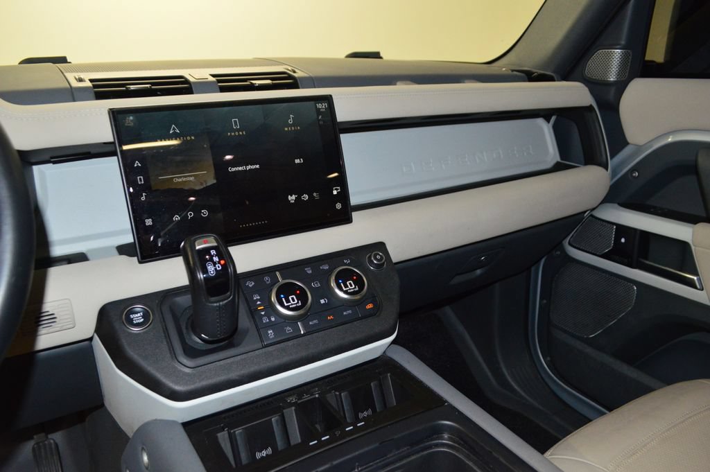 Used 2023 Land Rover Defender 130 SE AWD/4WD image 24