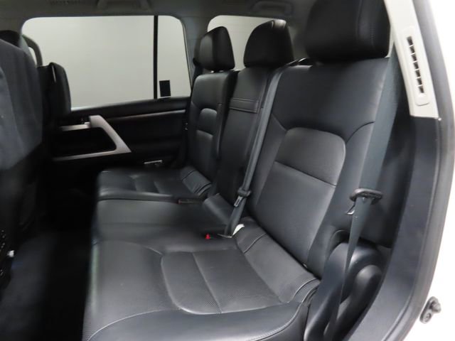 Used 2016 Toyota Land Cruiser image 20