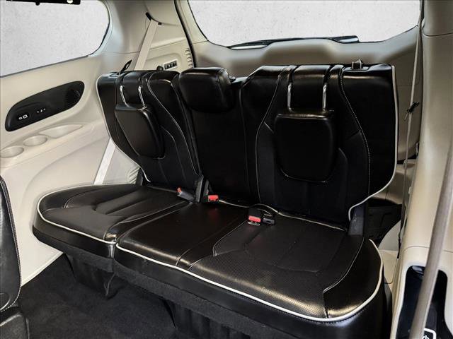Used 2023 Chrysler Pacifica Limited w/ Uconnect Theater Family Group image 19