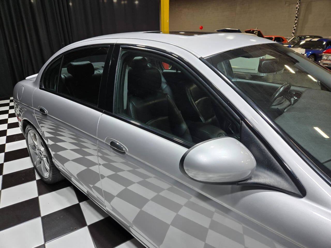 Used 2005 Jaguar S-TYPE R RWD image 34