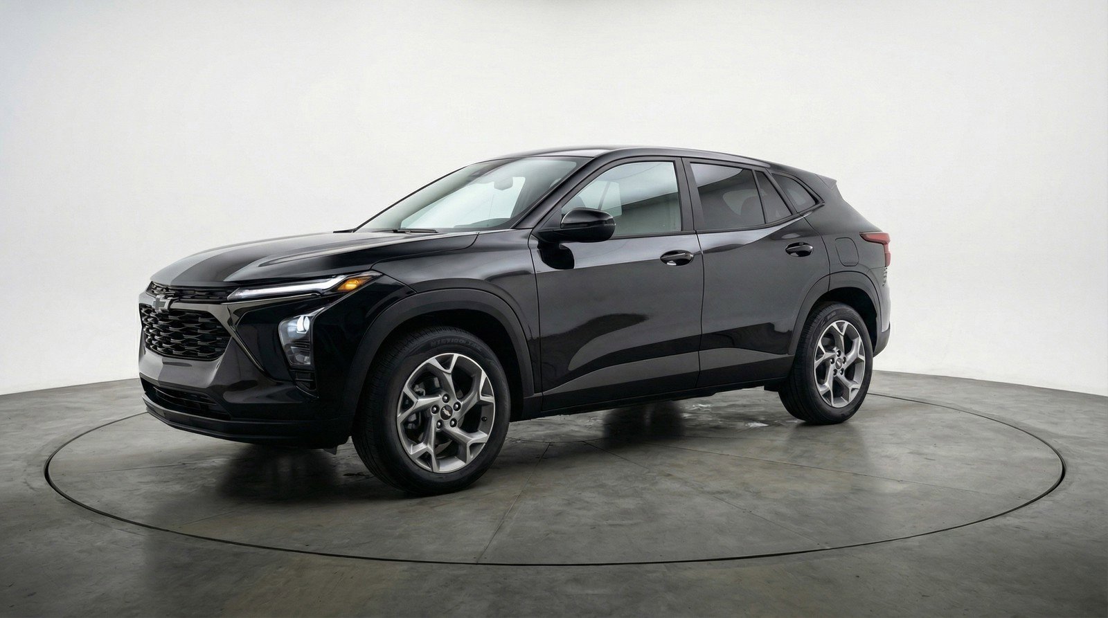 Used 2025 Chevrolet Trax LT FWD image 3