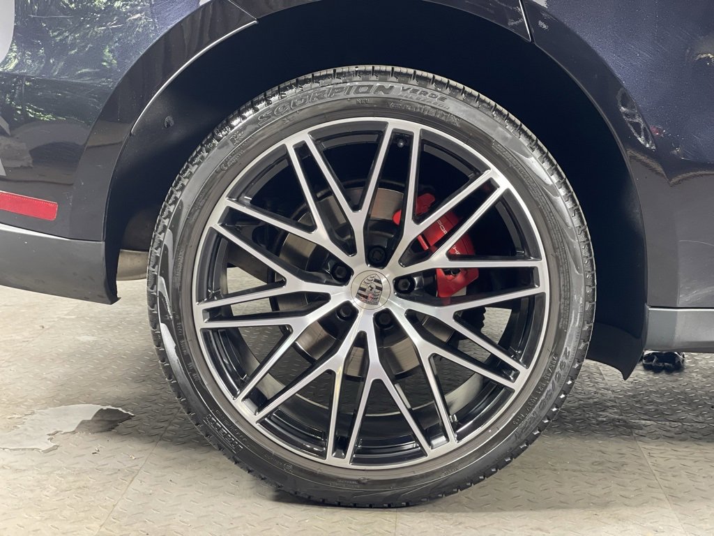 Certified 2023 Porsche Macan S image 12