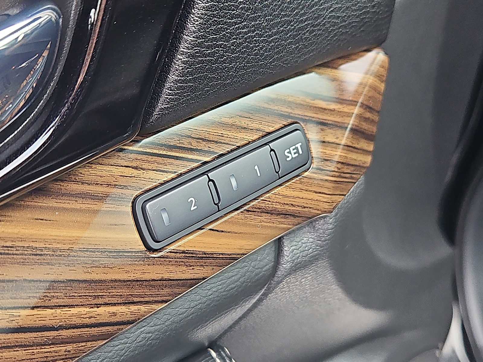 Used 2016 Nissan Maxima Platinum FWD image 18