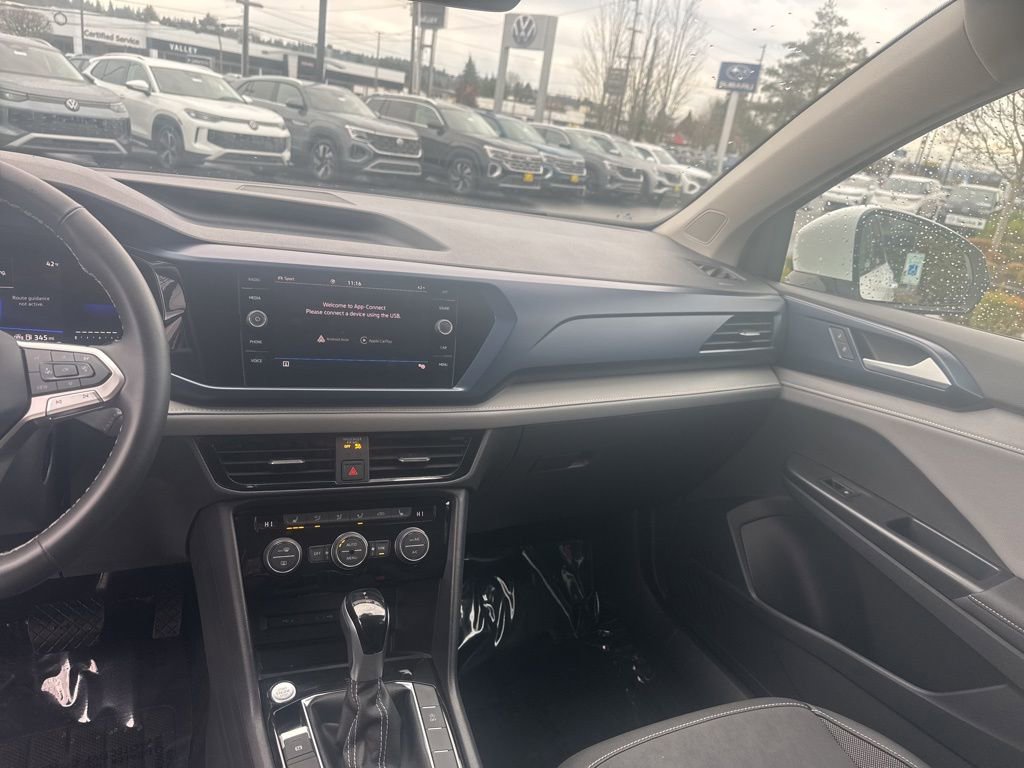 Used 2024 Volkswagen Taos SE image 12