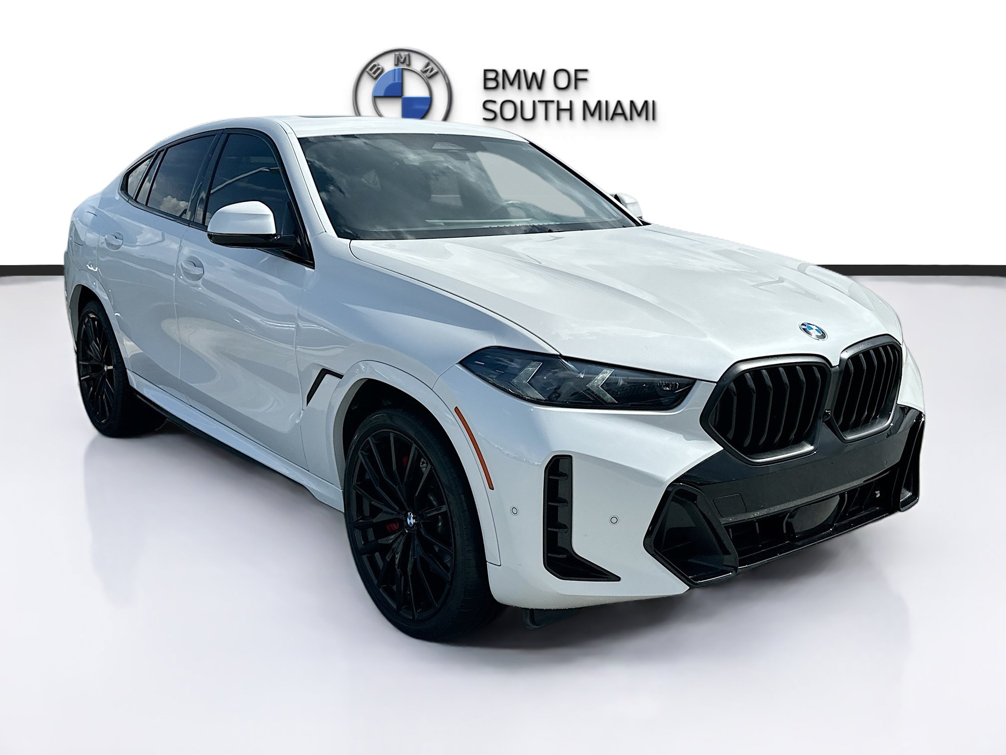 Certified 2025 BMW X6 xDrive40i w/ Premium Package AWD/4WD image 1