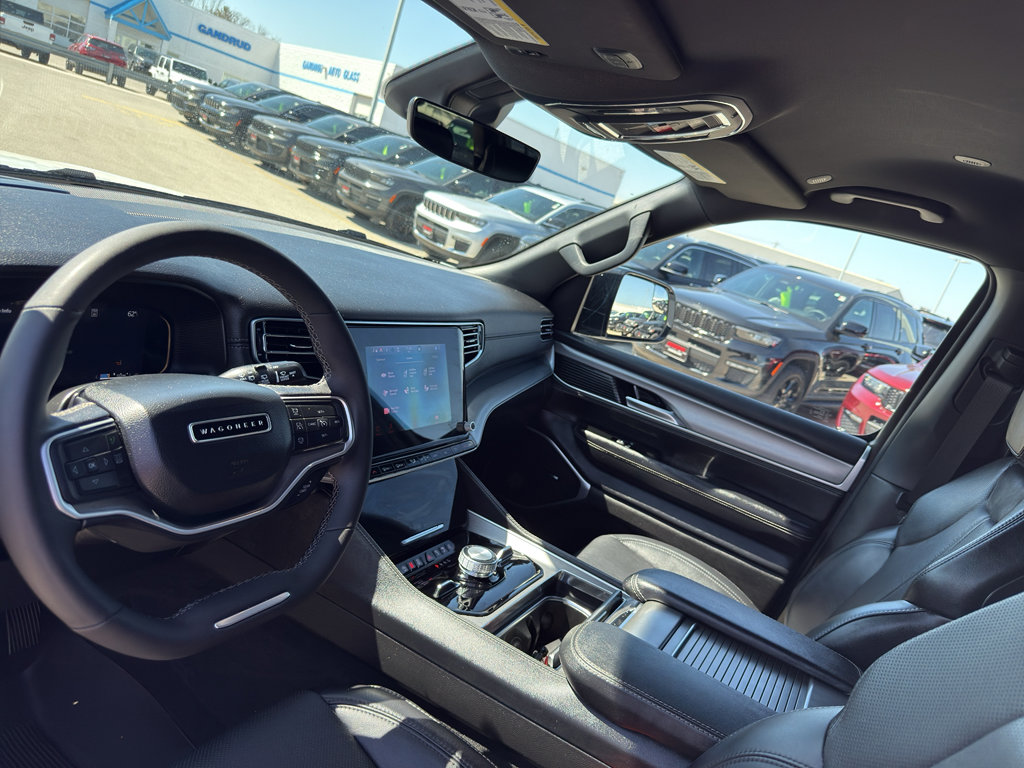 Used 2025 Jeep Wagoneer L Series II w/ Convenience Group I AWD/4WD image 24