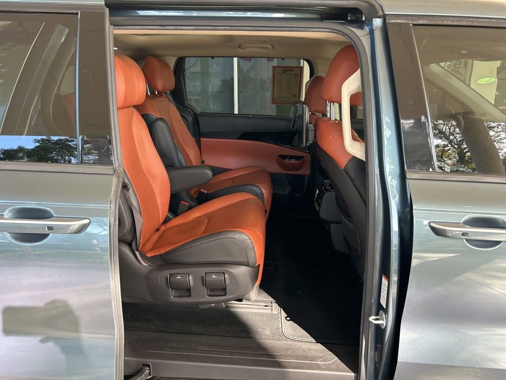 Used 2022 Kia Carnival SX Prestige image 25