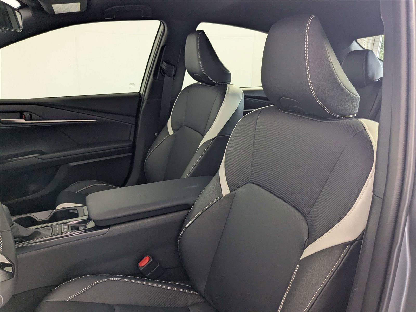 Used 2025 Toyota Camry SE FWD image 12
